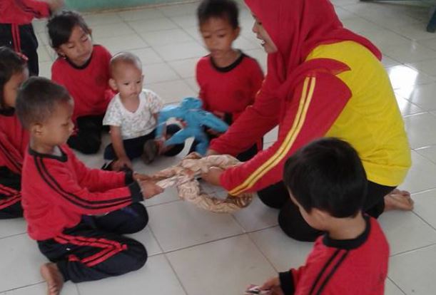 membuat-boneka-dari-kain-sarung-3