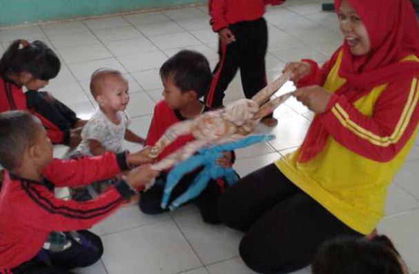 membuat-boneka-dari-kain-sarung-4