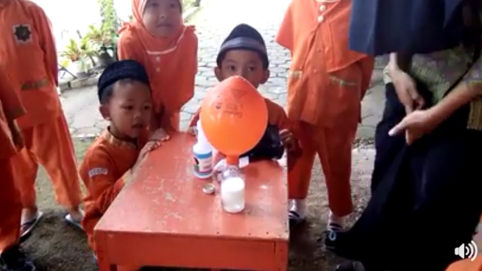percobaan-botol-ajaib-3