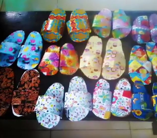 Membuat Sandal Dari Kardus Bekas Dunia Belajar Anak