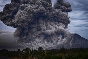 Cara Menyelamatkan Diri Saat Gunung Meletus